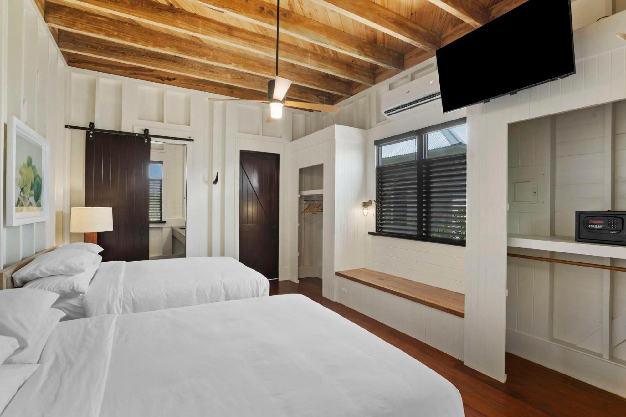 Mahogany Bay Resort And Beach Club, Curio Collection San Pedro  Extérieur photo