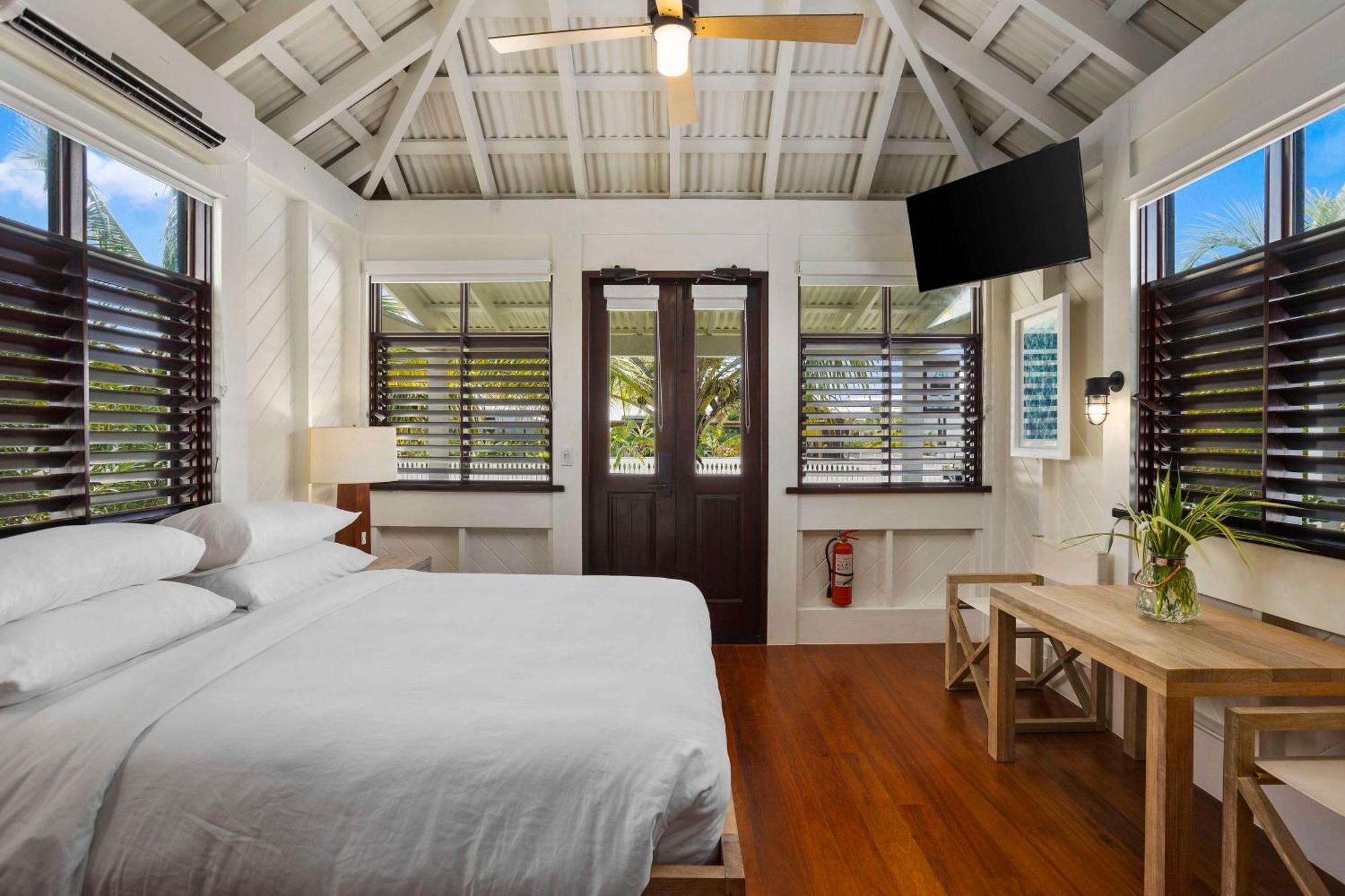 Mahogany Bay Resort And Beach Club, Curio Collection San Pedro  Extérieur photo