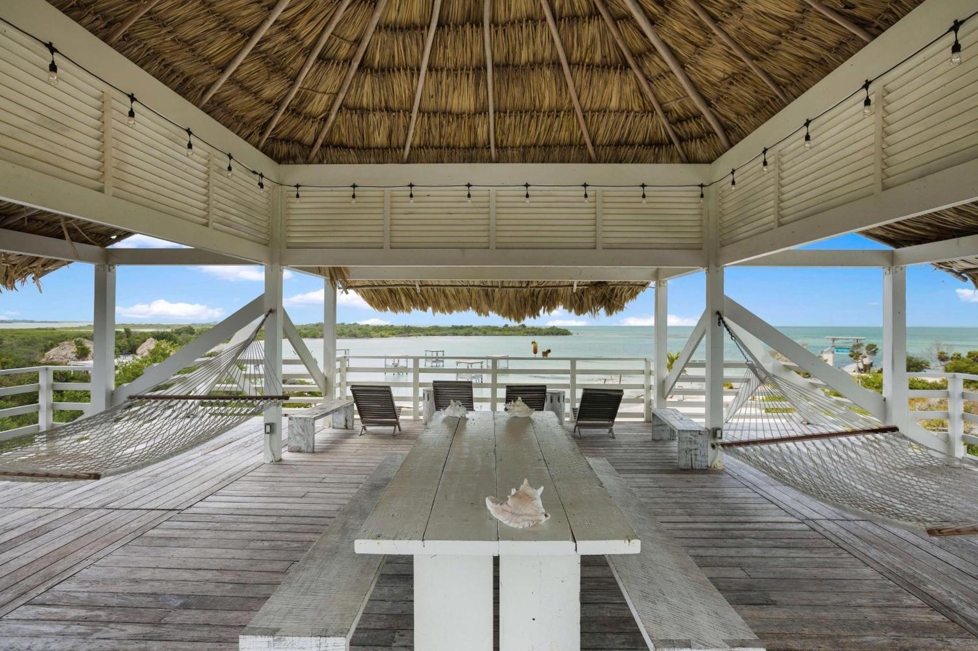 Mahogany Bay Resort And Beach Club, Curio Collection San Pedro  Extérieur photo