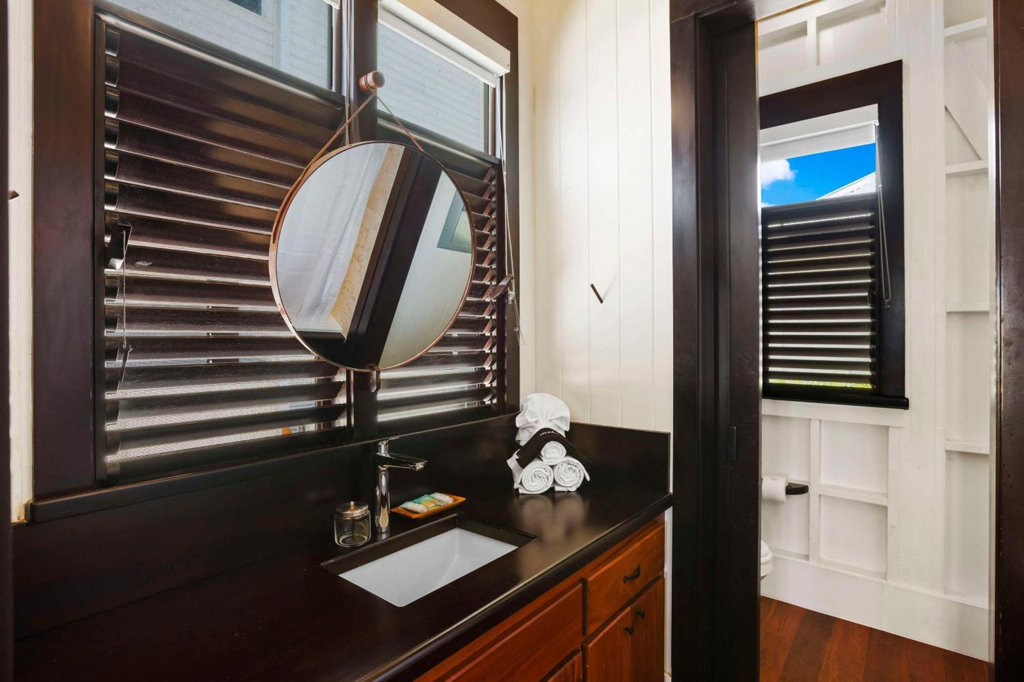 Mahogany Bay Resort And Beach Club, Curio Collection San Pedro  Extérieur photo