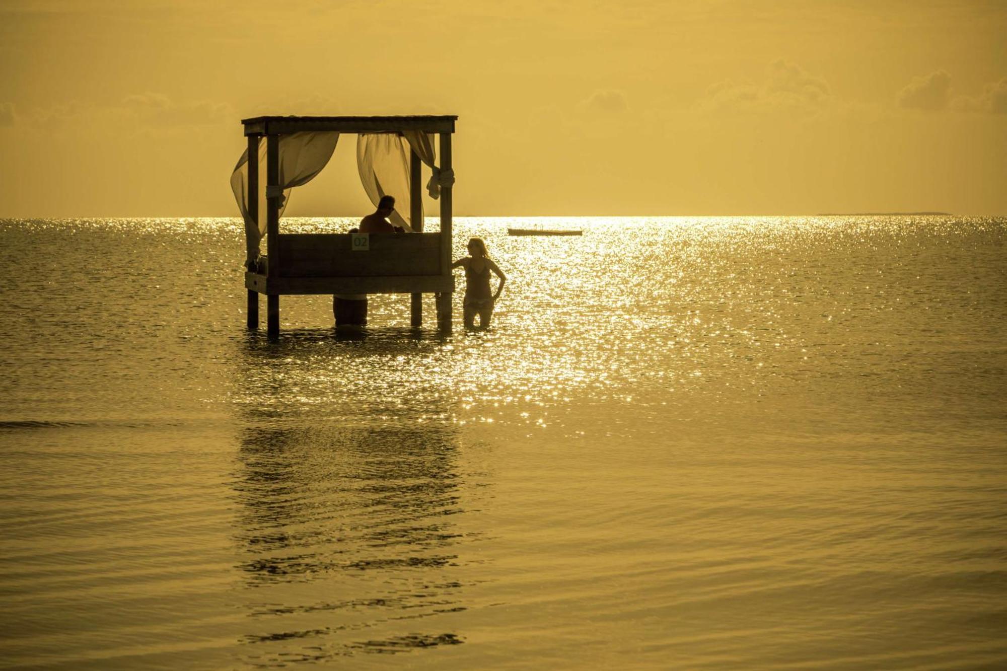 Mahogany Bay Resort And Beach Club, Curio Collection San Pedro  Extérieur photo