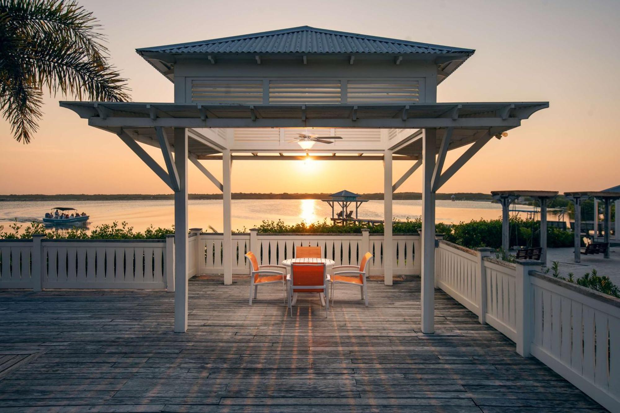 Mahogany Bay Resort And Beach Club, Curio Collection San Pedro  Extérieur photo